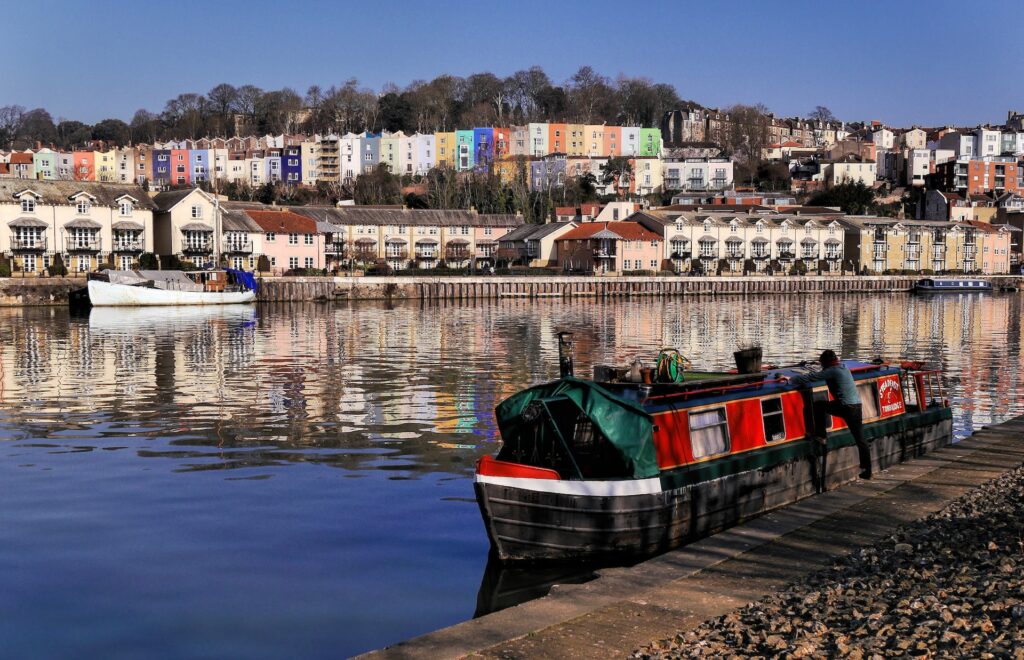 Explore Bristol's historic landmarks, vibrant street art, and picturesque parks – a guide